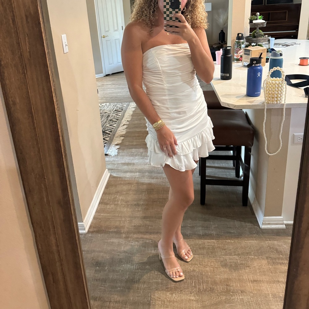 Selfie Leslie strapless white dress